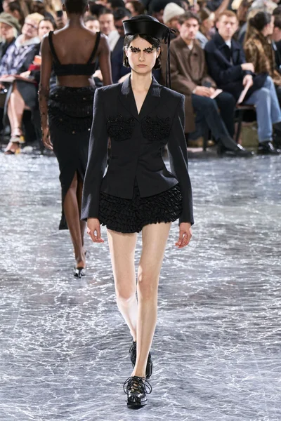 Look 19